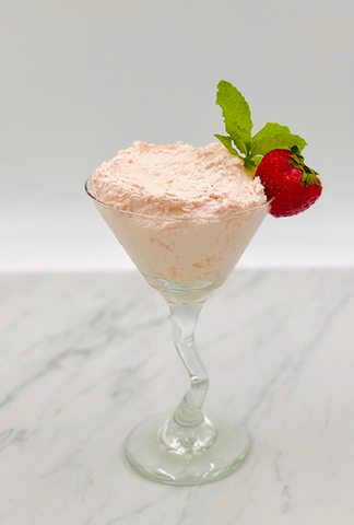 STRAWBERRIES N' CREAM CHEESECAKE DIP