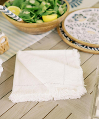 WHITE FRINGE NAPKIN SET