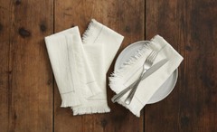 WHITE FRINGE NAPKIN SET