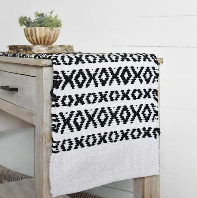 13 X 72 BLK/WHT Table RUNNER