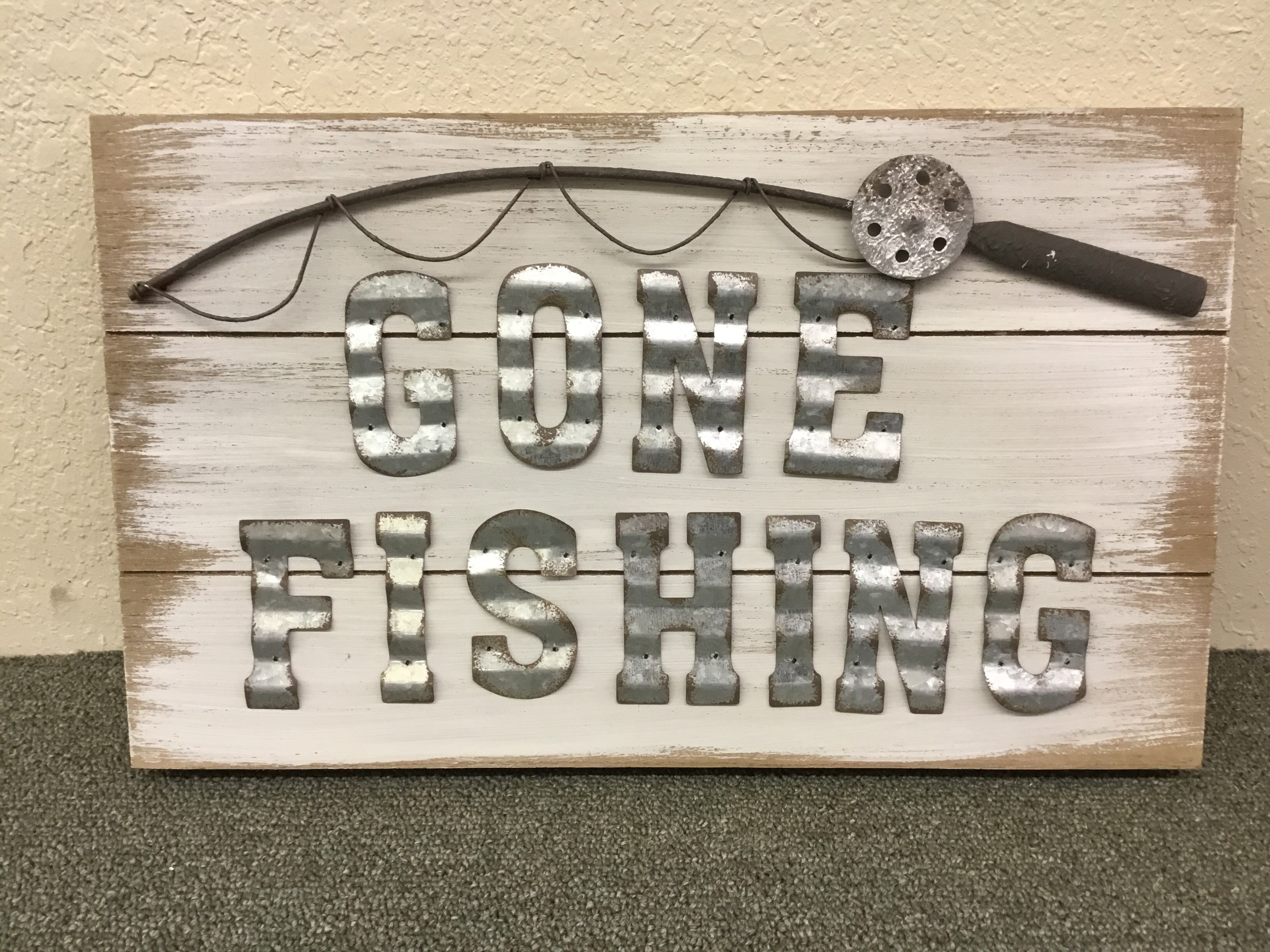 Gone fishing wood sign – Avenue 550
